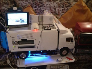 Illustration for article titled Mercedes Truck Case Mod Hauls Ass, Runs Windows